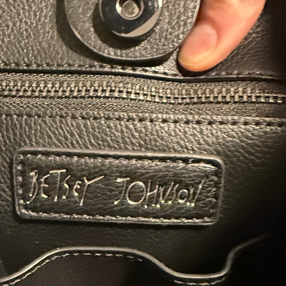 NWT RARE!!!Betsey Johnson Skull Embossed Millie Hobo bag - Picture 3 of 11